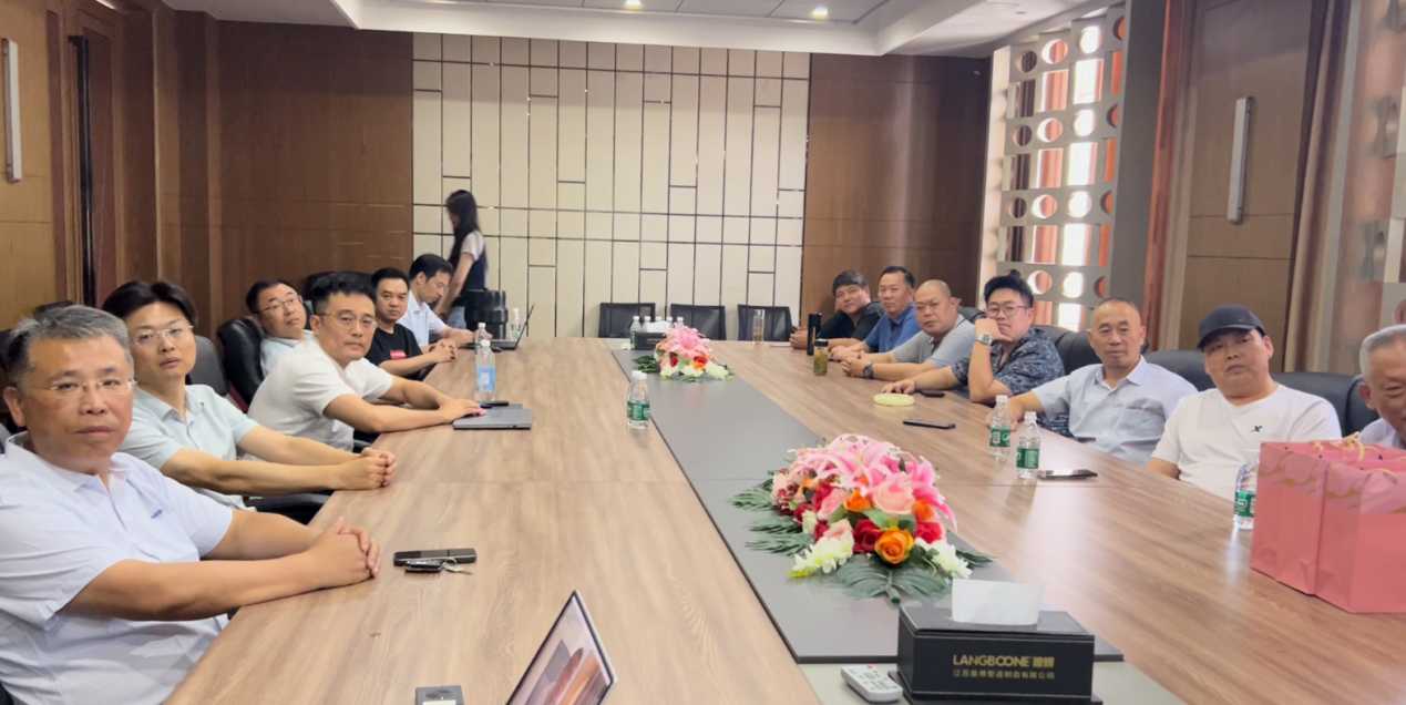 江蘇狼博管道制造有限公司溫情送別三位功勛員工 共敘情誼見(jiàn)證發(fā)展